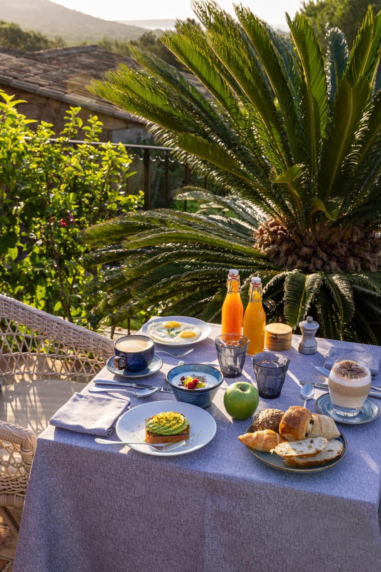 Hotel Les Bergeries De Palombaggia Porto Vecchio Exterior foto
